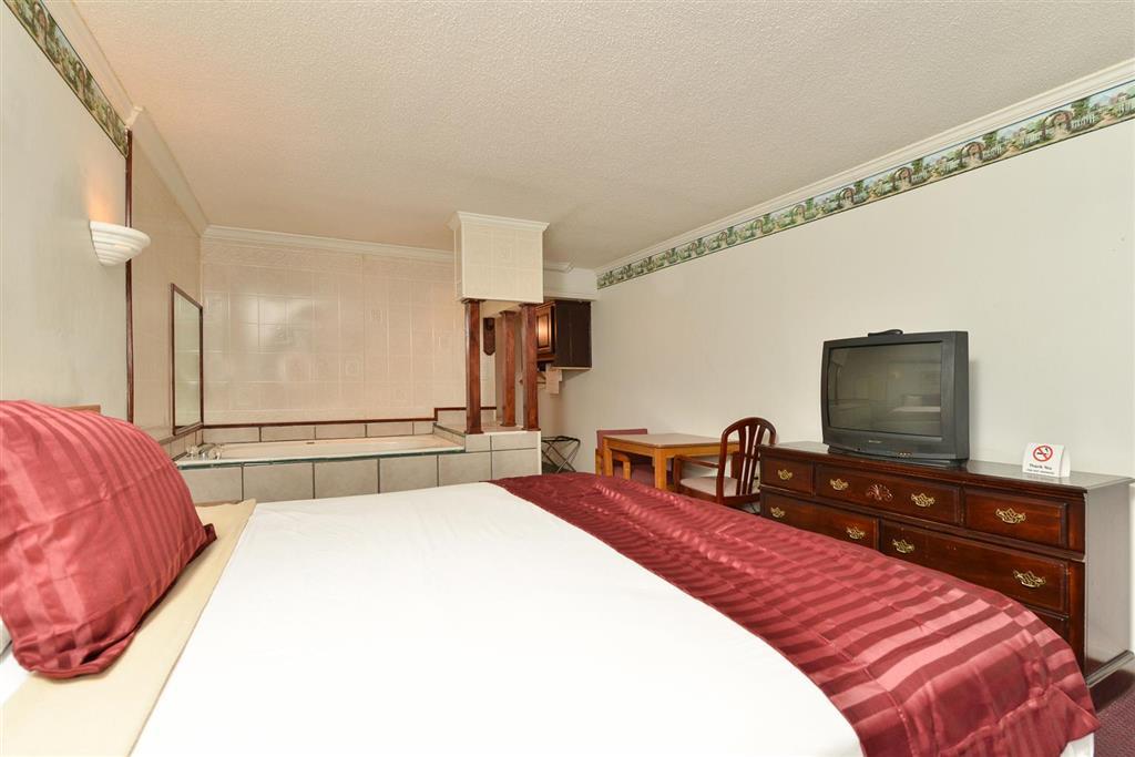 Americas Best Value Inn & Suites Kansas City Grandview Room photo